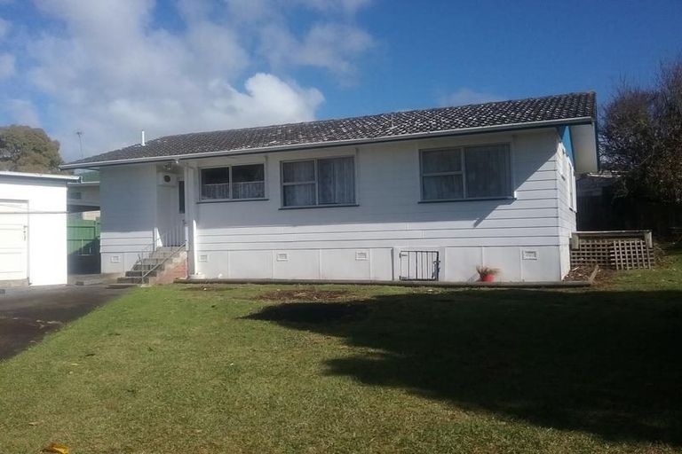 Photo of property in 31 Felgrove Street, Glendene, Auckland, 0602