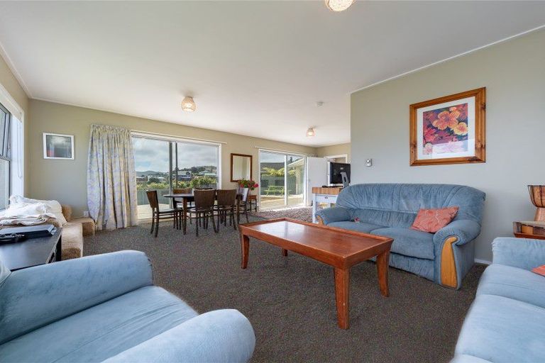 Photo of property in 5 Peach Tree Grove, Maungaraki, Lower Hutt, 5010