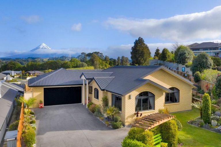 Photo of property in 4 Willow Place, Whalers Gate, New Plymouth, 4310