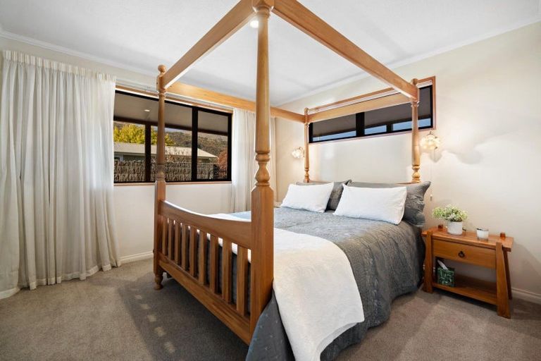 Photo of property in 18 Inverness Crescent, Arrowtown, 9302