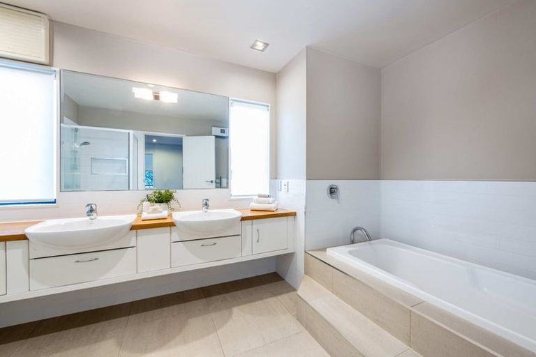 Photo of property in 35 Sylvan Park Avenue, Milford, Auckland, 0620