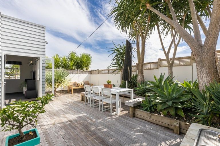 Photo of property in 9b Chilman Street, Strandon, New Plymouth, 4312