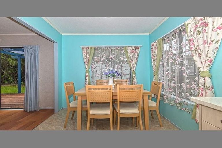 Photo of property in 2/16 De Quincey Terrace, Highland Park, Auckland, 2010