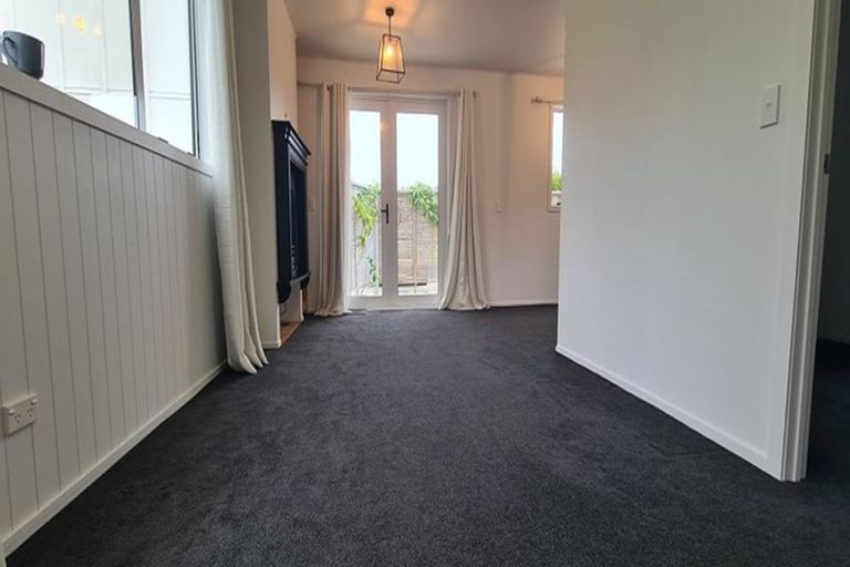 Photo of property in 23 Hobbs Road, Matakatia, Whangaparaoa, 0930