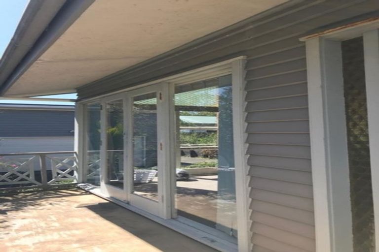 Photo of property in 30 William Souter Street, Forrest Hill, Auckland, 0620