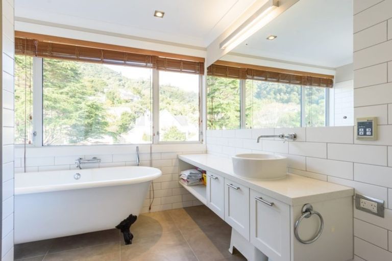 Photo of property in 5 Cheviot Road, Lowry Bay, Lower Hutt, 5013