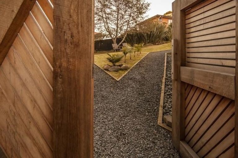 Photo of property in 2/8 Wickstead Place, Massey, Auckland, 0614