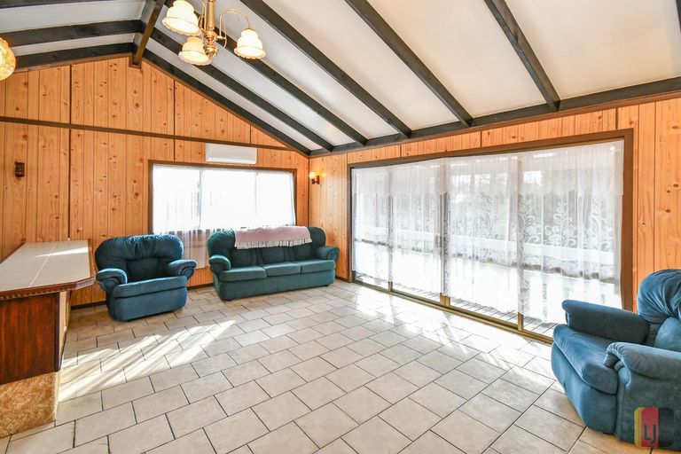 Photo of property in 6 Charles Miller Court, Clarks Beach, 2122