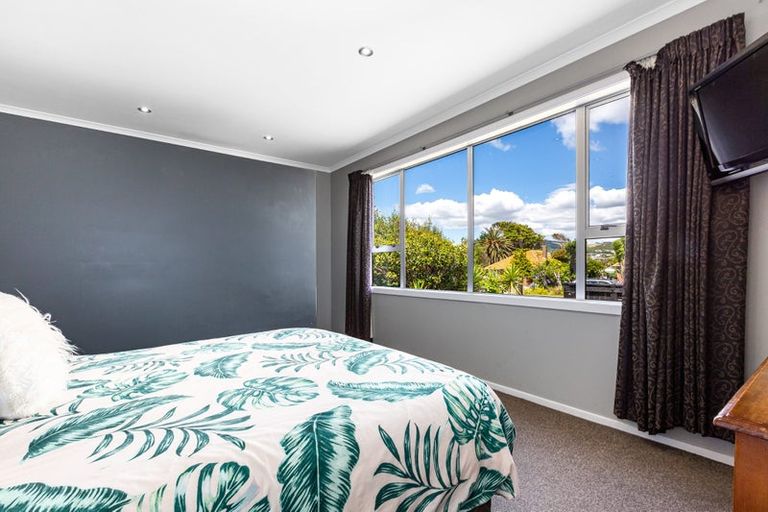 Photo of property in 25 Kapiti Crescent, Titahi Bay, Porirua, 5022