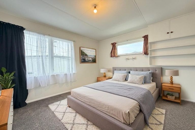 Photo of property in 31 Kahikatea Grove, Paparangi, Wellington, 6037