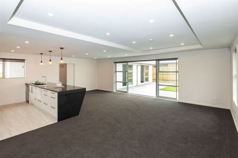 Photo of property in 11 Lussa Close, Broomfield, Christchurch, 8042