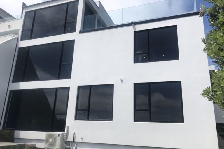 Photo of property in 11b Inverness Lane, Redcliffs, Christchurch, 8081