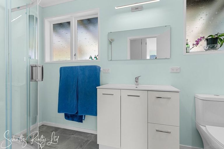 Photo of property in 10 Oxford Street, Whakapirau, Maungaturoto, 0583