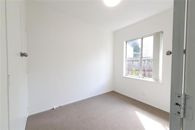Photo of property in 2/44 Moore Street, Hillcrest, Auckland, 0627