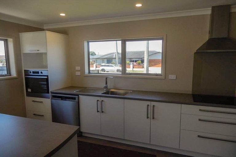 Photo of property in 15 Victoria Street, Hawera, 4610