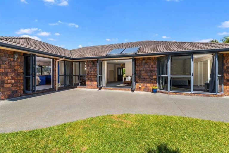 Photo of property in 8 Ballymore Drive, Pinehill, Auckland, 0632