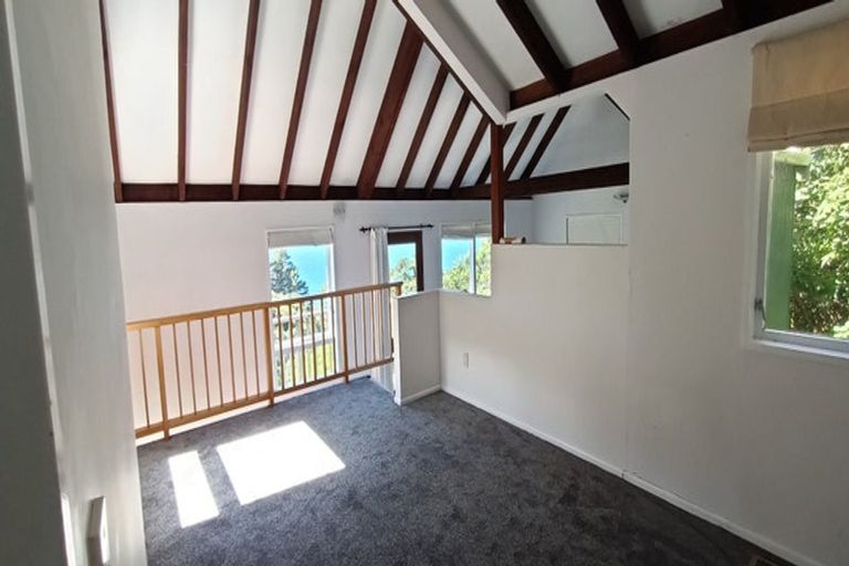 Photo of property in 148 Nicholson Road, Khandallah, Wellington, 6035