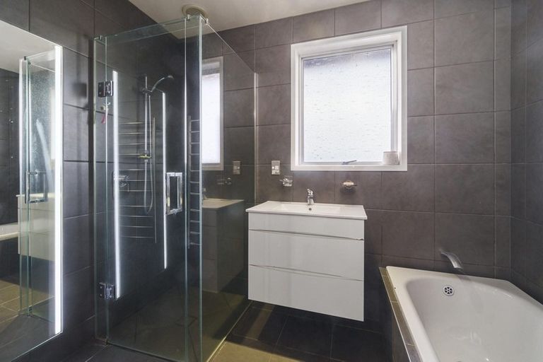 Photo of property in 28 Newham Place, Henderson, Auckland, 0612