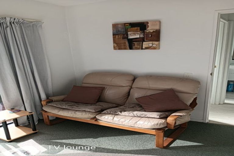 Photo of property in 1/12 Hebron Road, Waiake, Auckland, 0630