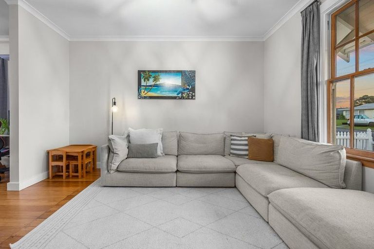 Photo of property in 1/141 Colwill Road, Massey, Auckland, 0614
