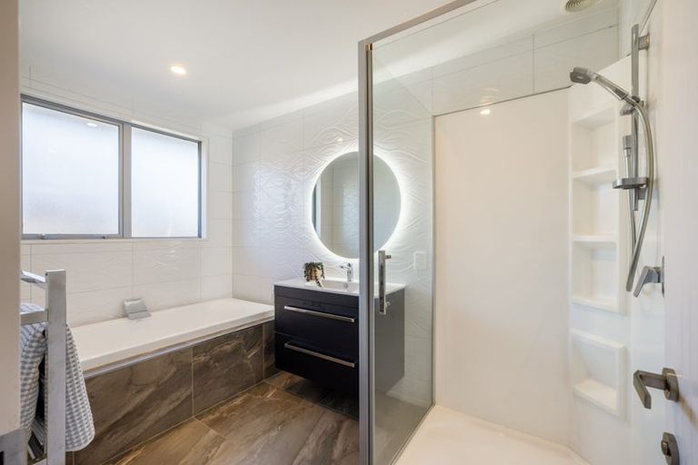 Photo of property in 8 Irvines Track, Halswell, Christchurch, 8025