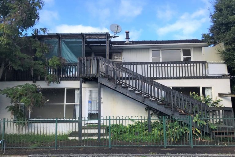 Photo of property in 32 Royal Road, Massey, Auckland, 0614