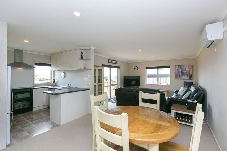 Photo of property in 15 Jules Crescent, Bell Block, New Plymouth, 4312