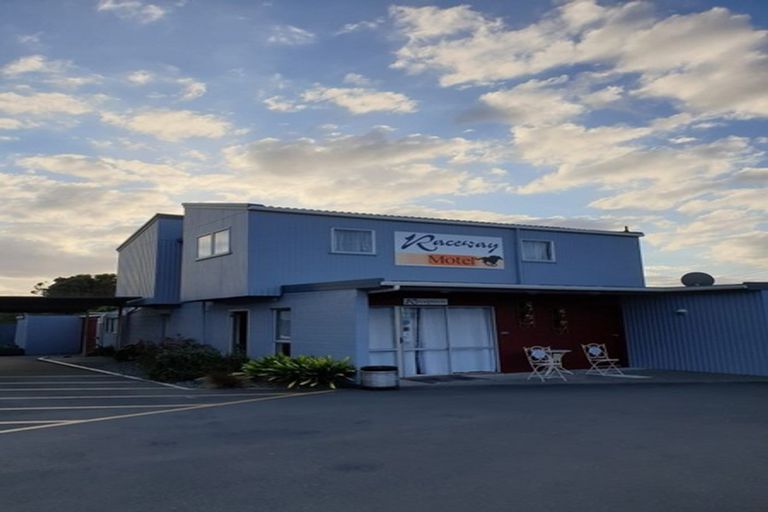 Photo of property in 1 Hurworth Place, College Estate, Whanganui, 4500