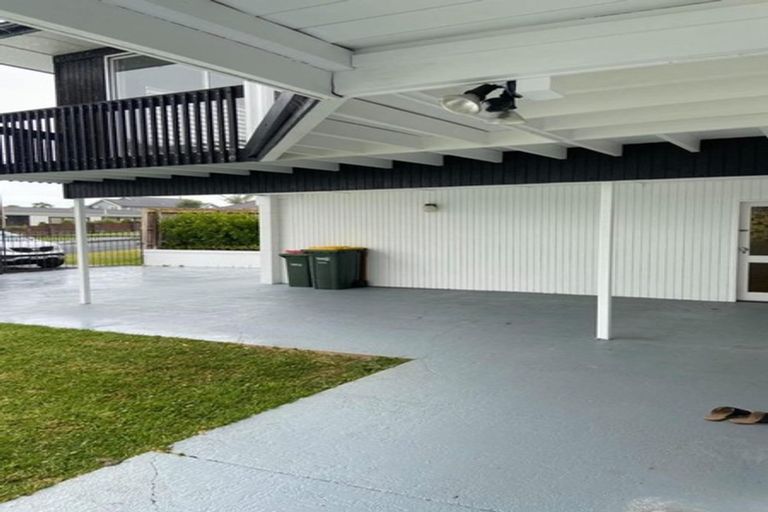 Photo of property in 3 Mirwill Road, Rothesay Bay, Auckland, 0630