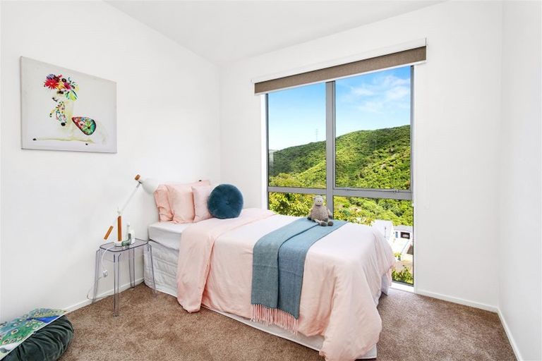 Photo of property in 30 Saddleback Grove, Karori, Wellington, 6012