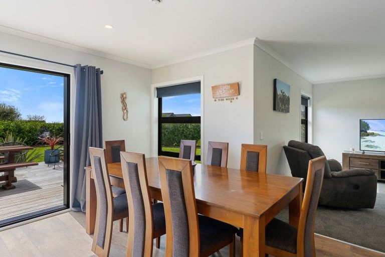 Photo of property in 10 Oriwa Lane, Levin, 5571