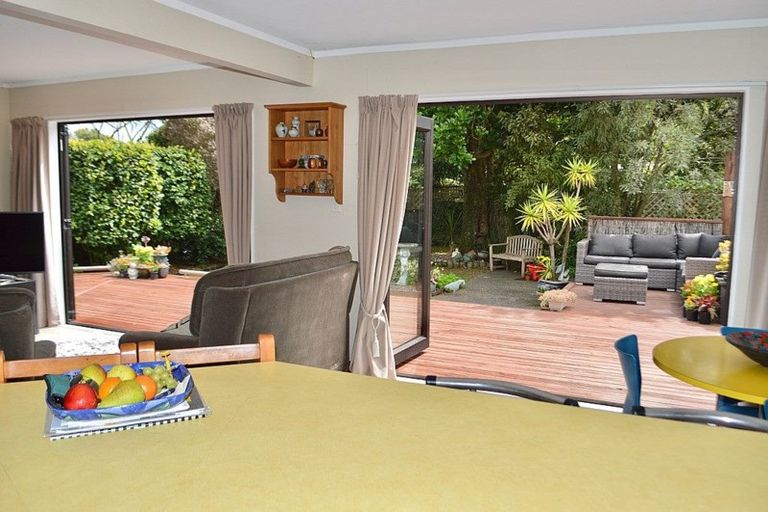 Photo of property in 11 Renata Road, Otaki, 5512