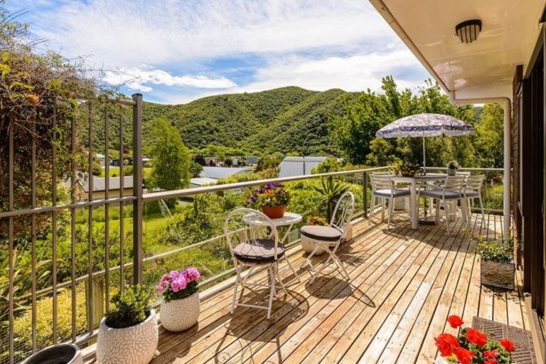 Photo of property in 243a Waikawa Road, Waikawa, Picton, 7220