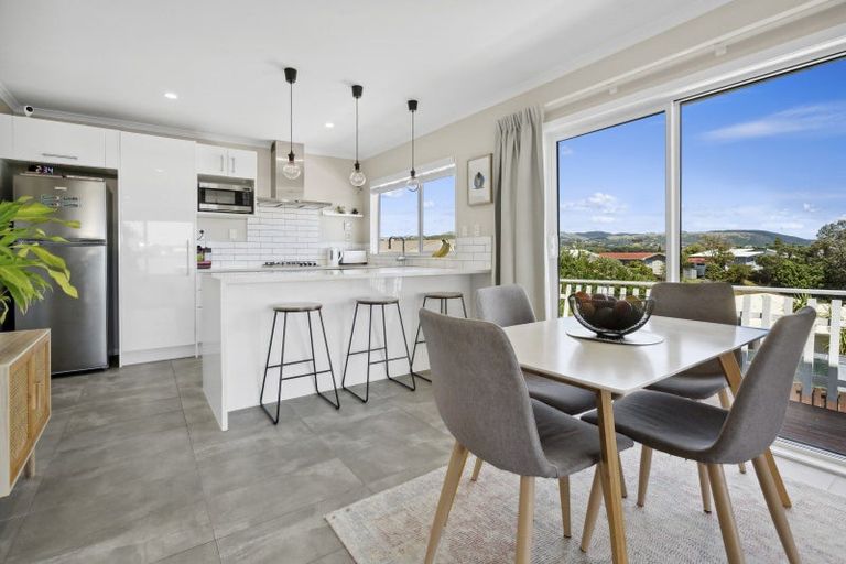 Photo of property in 10 Inlet View, Titahi Bay, Porirua, 5022