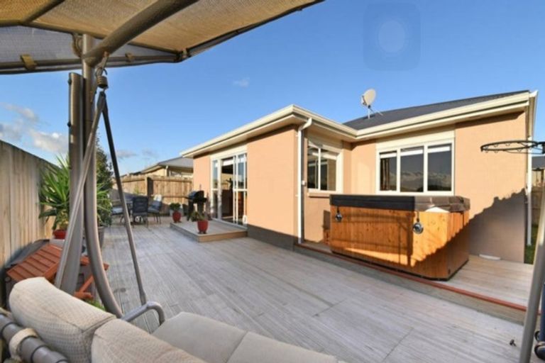 Photo of property in 108 Popokatea Drive, Takanini, 2112