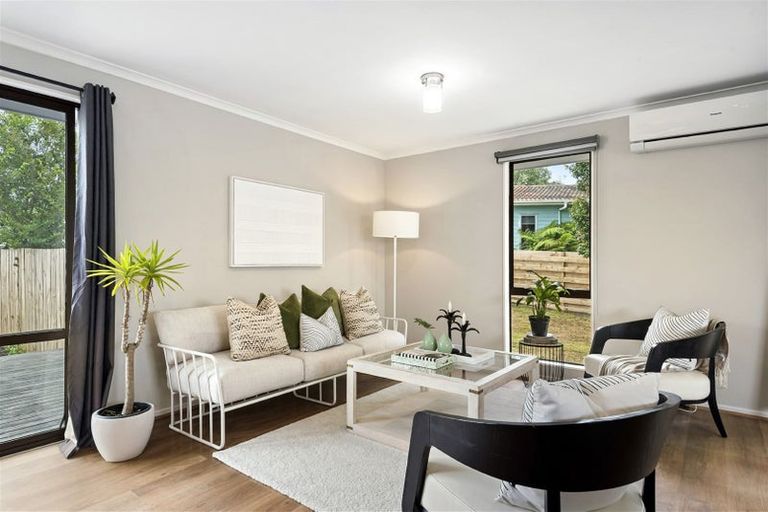 Photo of property in 2/14 Moxham Grove, Massey, Auckland, 0614