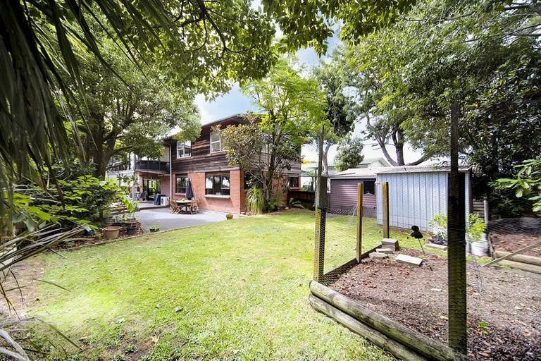 Photo of property in 79 Cascades Road, Pakuranga Heights, Auckland, 2010