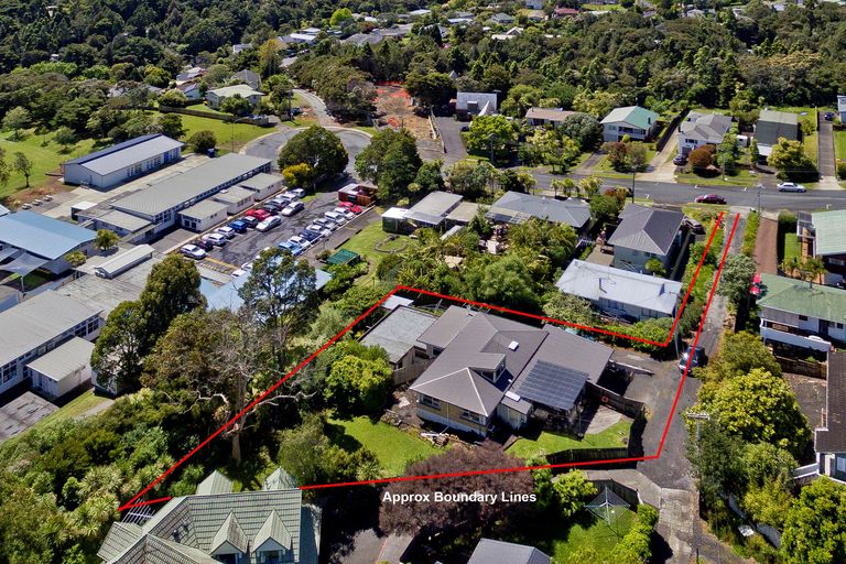 Photo of property in 130 Verran Road, Birkdale, Auckland, 0626