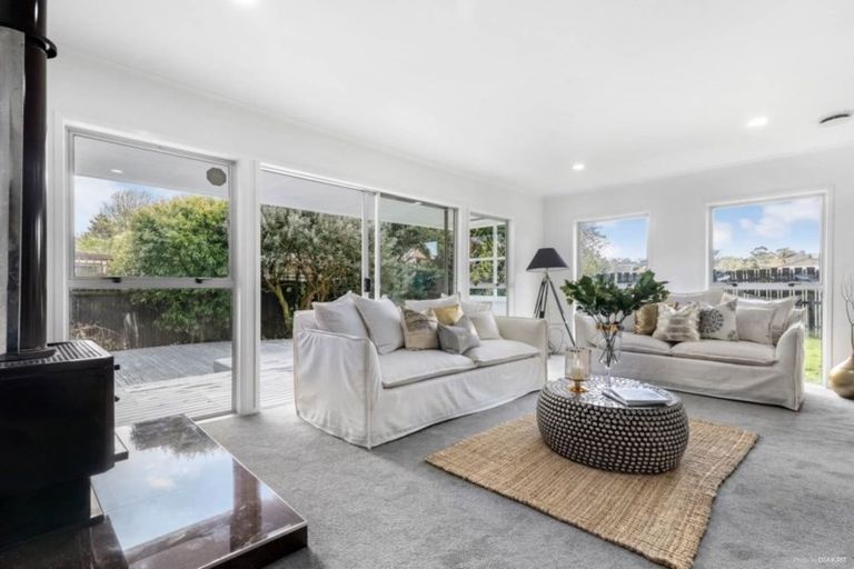 Photo of property in 48 Oreil Avenue, West Harbour, Auckland, 0618