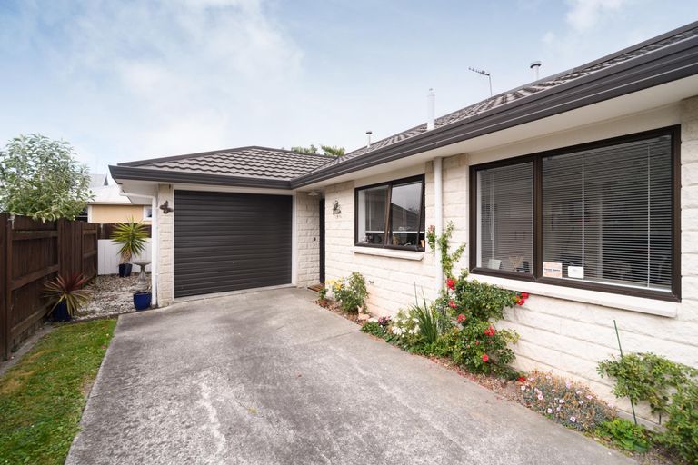Photo of property in 2 Belvedere Crescent, Takaro, Palmerston North, 4412