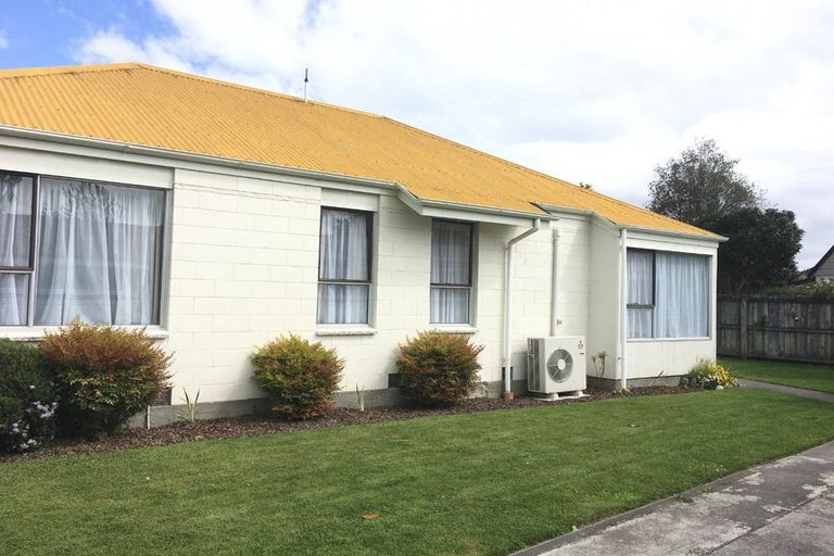 Photo of property in 2/16 Mulberry Place, Redwood, Christchurch, 8051