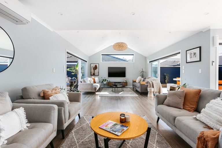 Photo of property in 28 Araroa Place, Papamoa Beach, Papamoa, 3118