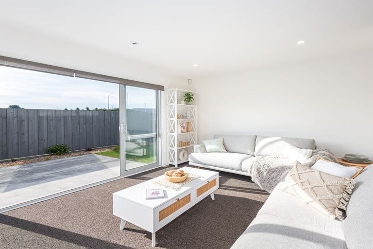 Photo of property in 7 Kakapo Lane, Redwood, Christchurch, 8051