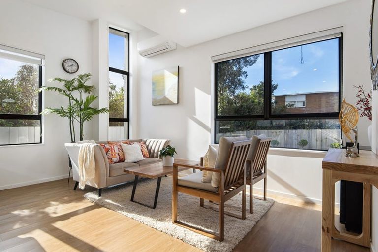 Photo of property in 61b Knights Road, Rothesay Bay, Auckland, 0630