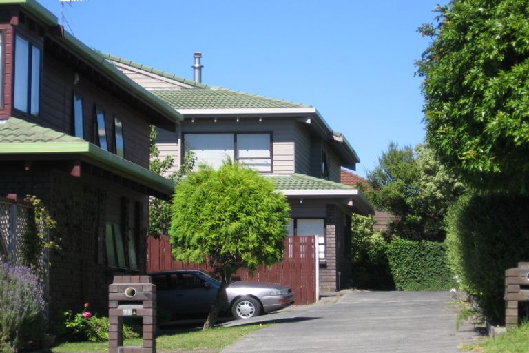 Photo of property in 2/79 Castor Bay Road, Castor Bay, Auckland, 0620