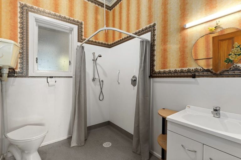 Photo of property in 52 Freyberg Street, Lyall Bay, Wellington, 6022