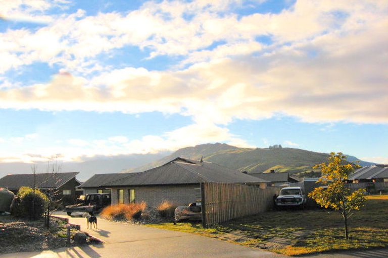 Photo of property in 5 Luna Place, Lake Hayes, Queenstown, 9304
