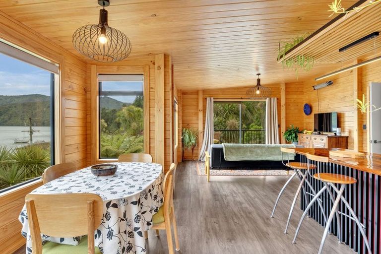 Photo of property in 127 Queen Charlotte Drive, Havelock, Picton, 7281