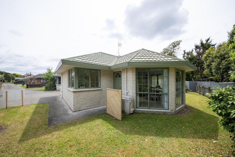 Photo of property in 6 Sovereign Court, West End, Palmerston North, 4410