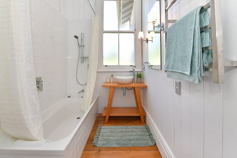 Photo of property in 21 Shine Road, South Head, Helensville, 0874